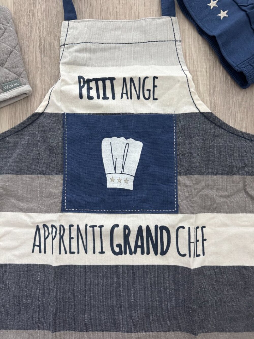 WINKLER Petit Ange Kids Chef Set Apron Hat Glove NWT - Picture 3 of 15